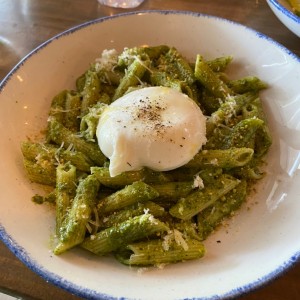 Pesto y Burrata