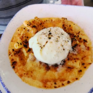 Macarroni and cheese con burrata