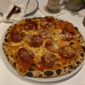 pizza Pepperoni, tocino y chorizo