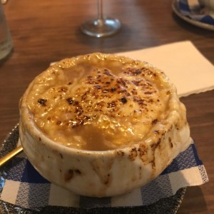 sopa de cebolla gratinada