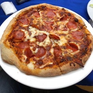 Pizza se Peperoni y Mozarella