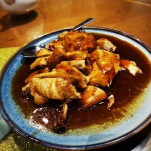 Gallina en salsa de soya