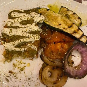Corvina en salsa turca con vegetales salteados