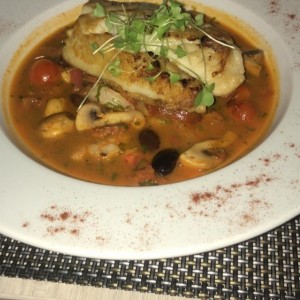 filete de corvina con mariscos