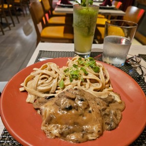 Cartoccio de Res con Linguini a la Crema