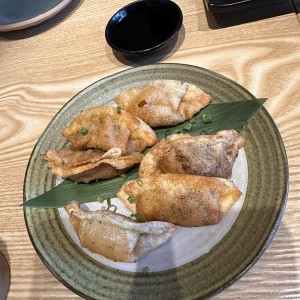 ENTRADAS - Dumpling Kimchi