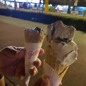 Cono con helado de brownie 