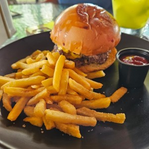 Main Course - Classic American Cheeseburguer