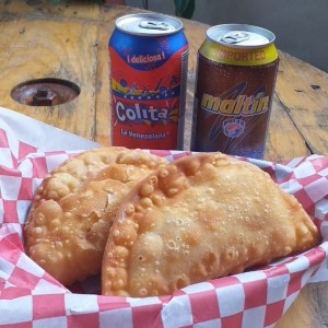 Empanadas y Bebidas Origen Venezuela 