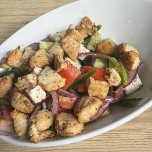 Ensalada griega con pollo