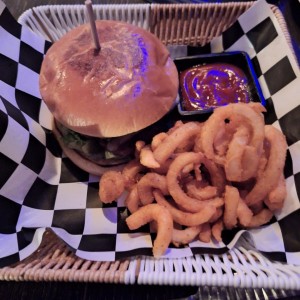 PLATOS FUERTES - AMAZONIA BURGER