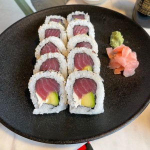 sushi roll maguro