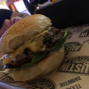 Mama's Classec Burger