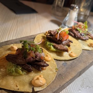 Entradas -Appetizers - Tacos de entraña