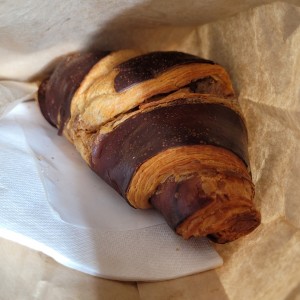 PASTELERÍA DULCE - Croissant de Chocolate