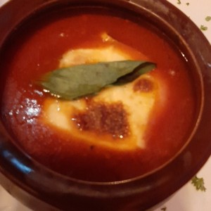 cazuela de tomate, queso y berenjena