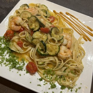 Fetuccine con camarones al oleo