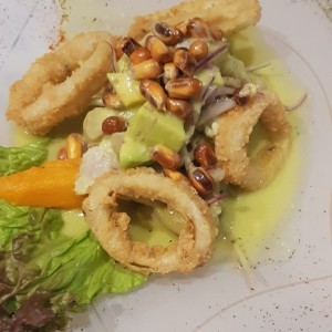 Ceviche de Corvina con Crema de Aguacate