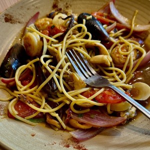 Tallarín Saltado de Mariscos