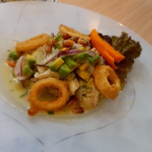 Ceviche de Corvina con Crema de Aguacate