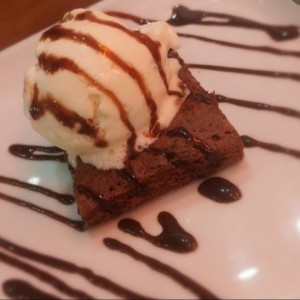 Brownie Oreo con helado