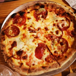 Pizza 4 esquinas con pepperoni