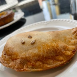 Empanada de queso feta con espinaca