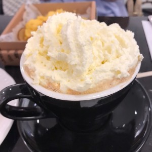 Cappuccino + crema batida