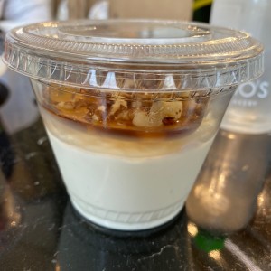 Yogurt con miel y wallnuts