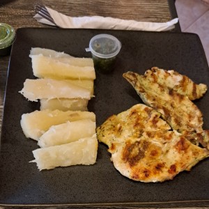 filete de pollo con yuca al mojo