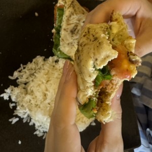 Sandwich de pollo con arroz 