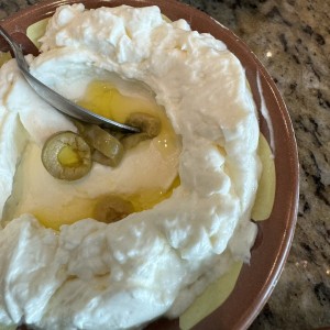 Entradas Libanesas - Labneh con ajó