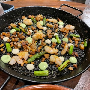Arroz negro que parecia arroz frito chino sin sabor