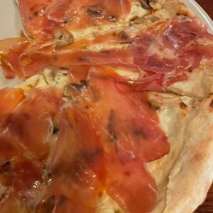 Pizza Tradizionale - Prosciutto e Funghi