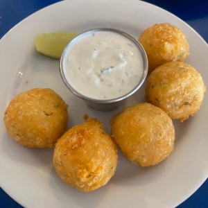 Tyrocroquettes - croquetas de queso graviera y feta