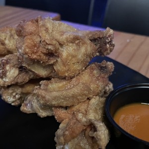 STARTERS - BUFFALO WINGS (8)