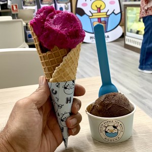 Cono de Pitaya y Vasito de Dark Chocolate.  Super deliciosos.  