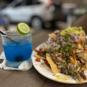 Margarita blue y Nachos Premium