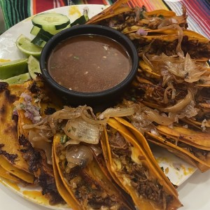 Quesatacos de Birria de res