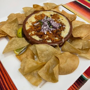 Queso fundido con chorizo