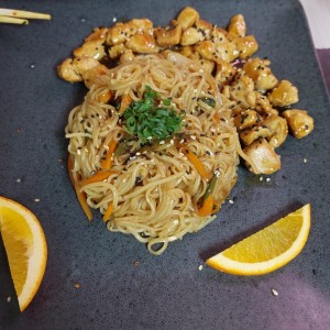 Yaki soba de pollo