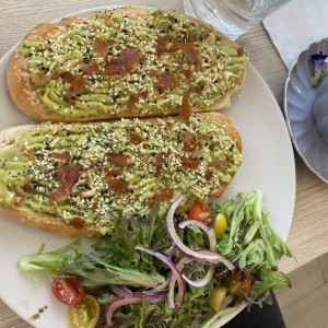 Tostadas de guacamole y Parmesano