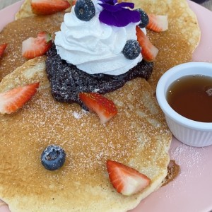 Pancakes con jalea de Blueberry y Romero