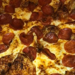 Pizza de pepperonie