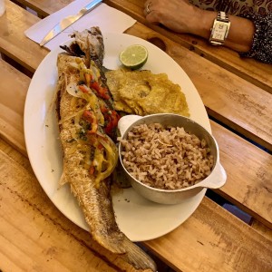 Pescado frito.  Ese plato no puede faltar