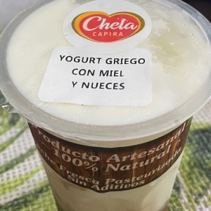 Yogurt girego con miel y nueces 