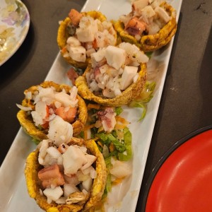 Patacones rellenos con ceviche 