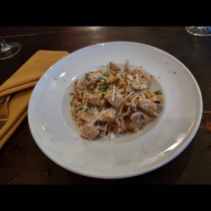 Linguine entrometida con pollo
