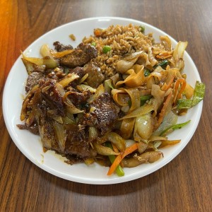 Arroz frito, chow fun y carne Mongolia 