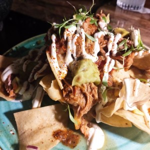 Nachos con puerco 